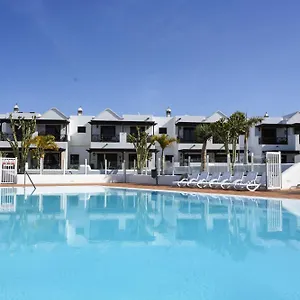 Belharra. En Urbanización Con Piscina. Playa Blanca (Lanzarote)